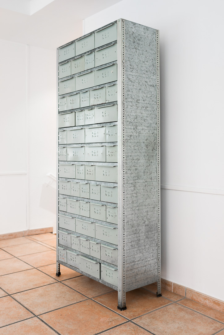 The Home Academy mueble ferretero